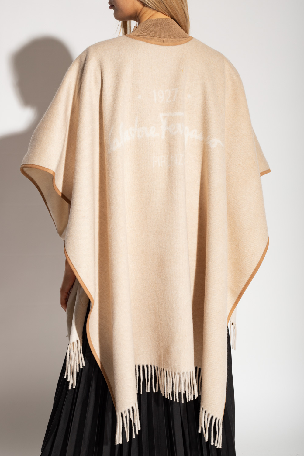 【送料&関税込】Ferragamo Embroidered Wool Blend Reversible Ferragamo Reversible Geometric Wool & Silk Cape - Bergdorf
